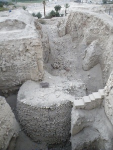 相傳被以色列人「吹倒」的耶利哥城牆遺址。