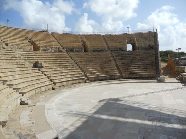 位於以色列，該撒利亞的羅馬劇場